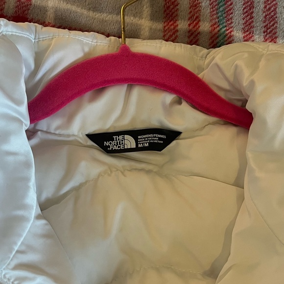 The North Face White Puffer Vest Size Medium - Picture 10 of 13